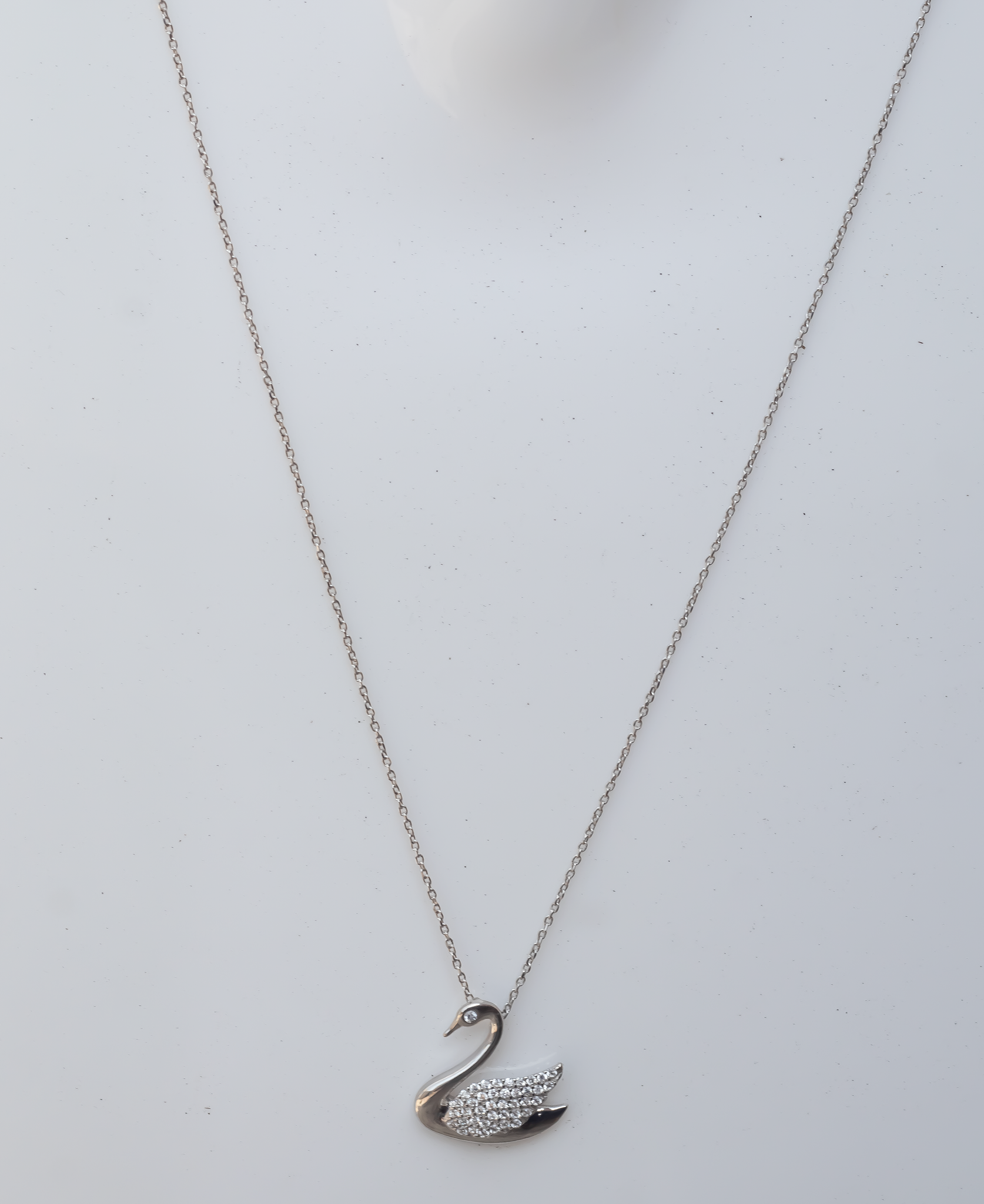Silver Unique Beautiful Swan Necklace.